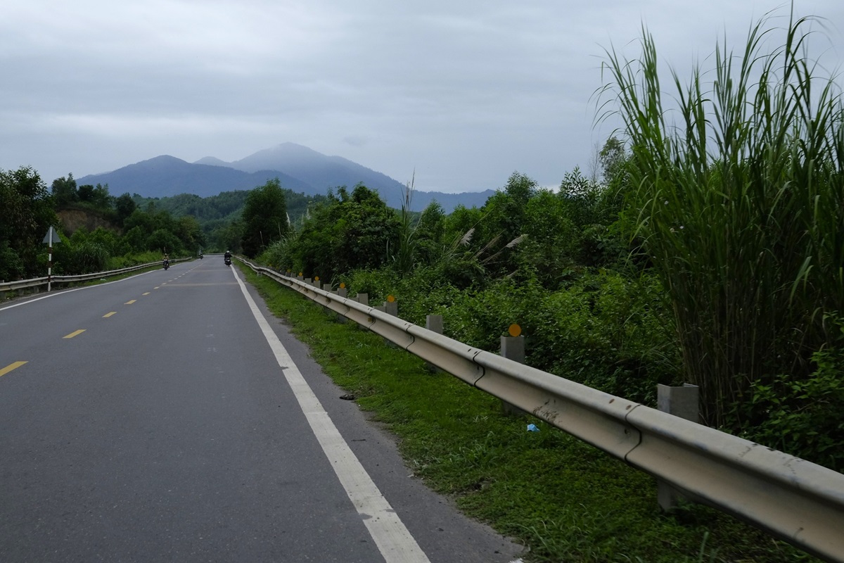 22 cesta a kopce ve Vietnamu